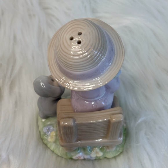 Enesco Pastel Salt and Pepper Set Figurine with Tan Hat - Picture 3 of 9
